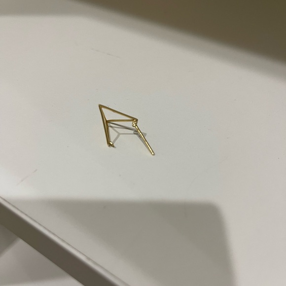 Shihara Triangle Earring 15mm - Picture 6 of 7